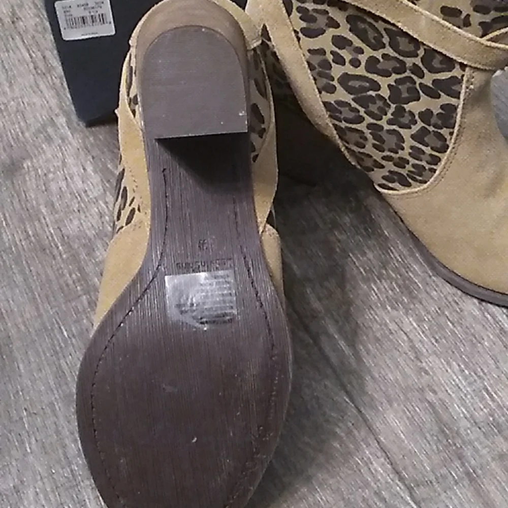 Tan/ leapord booties - Picture 4 of 10